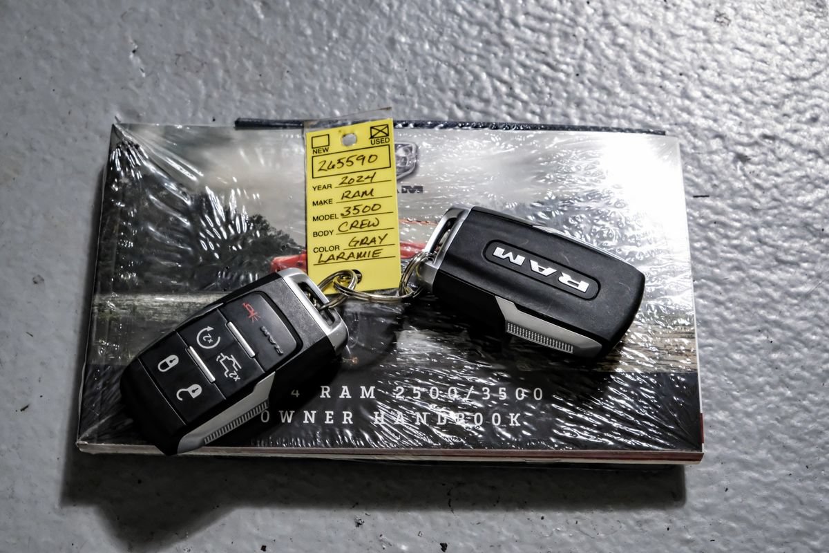 Used 2024 RAM 3500 Laramie AWD/4WD image 60