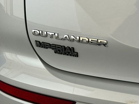 Used 2024 Mitsubishi Outlander ES image 13