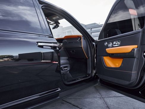 Used 2022 Rolls-Royce Cullinan Black Badge w/ Dark Exterior Package image 21