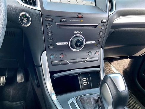 Used 2016 Ford Edge Titanium w/ Equipment Group 302A AWD/4WD image 27