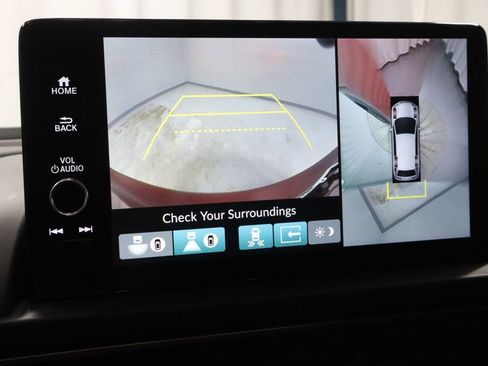 Used 2025 Honda Pilot TrailSport image 3