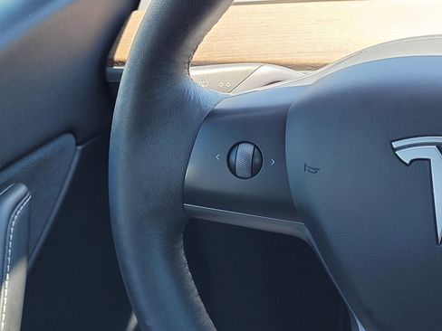 Used 2022 Tesla Model Y Long Range AWD/4WD image 13