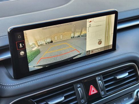 Used 2023 Genesis G70 2.0T image 17