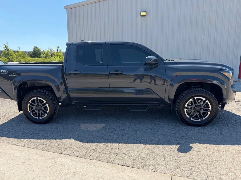Used 2024 Toyota Tacoma TRD Sport AWD/4WD image 4