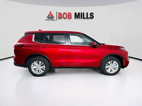 New 2025 Mitsubishi Outlander ES image 8