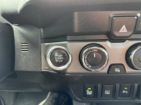 Used 2019 Toyota Tacoma TRD Off-Road image 27