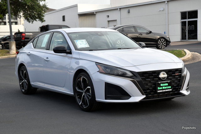 Used 2024 Nissan Altima 2.5 SR FWD image 2