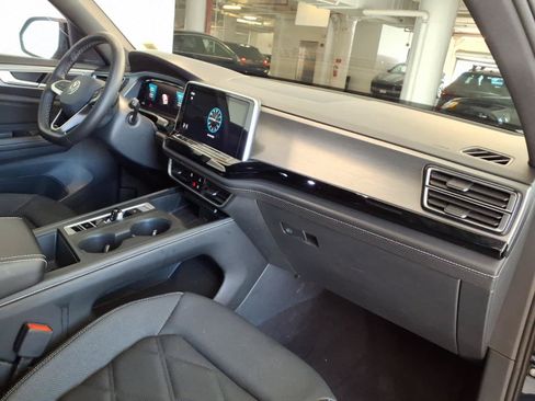 Certified 2024 Volkswagen Atlas Cross Sport SE FWD image 21
