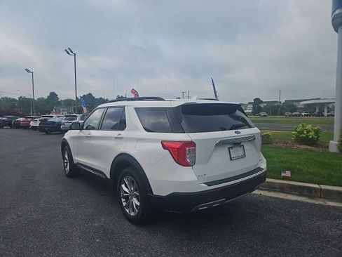 Used 2020 Ford Explorer XLT w/ Equipment Group 202A AWD/4WD image 2