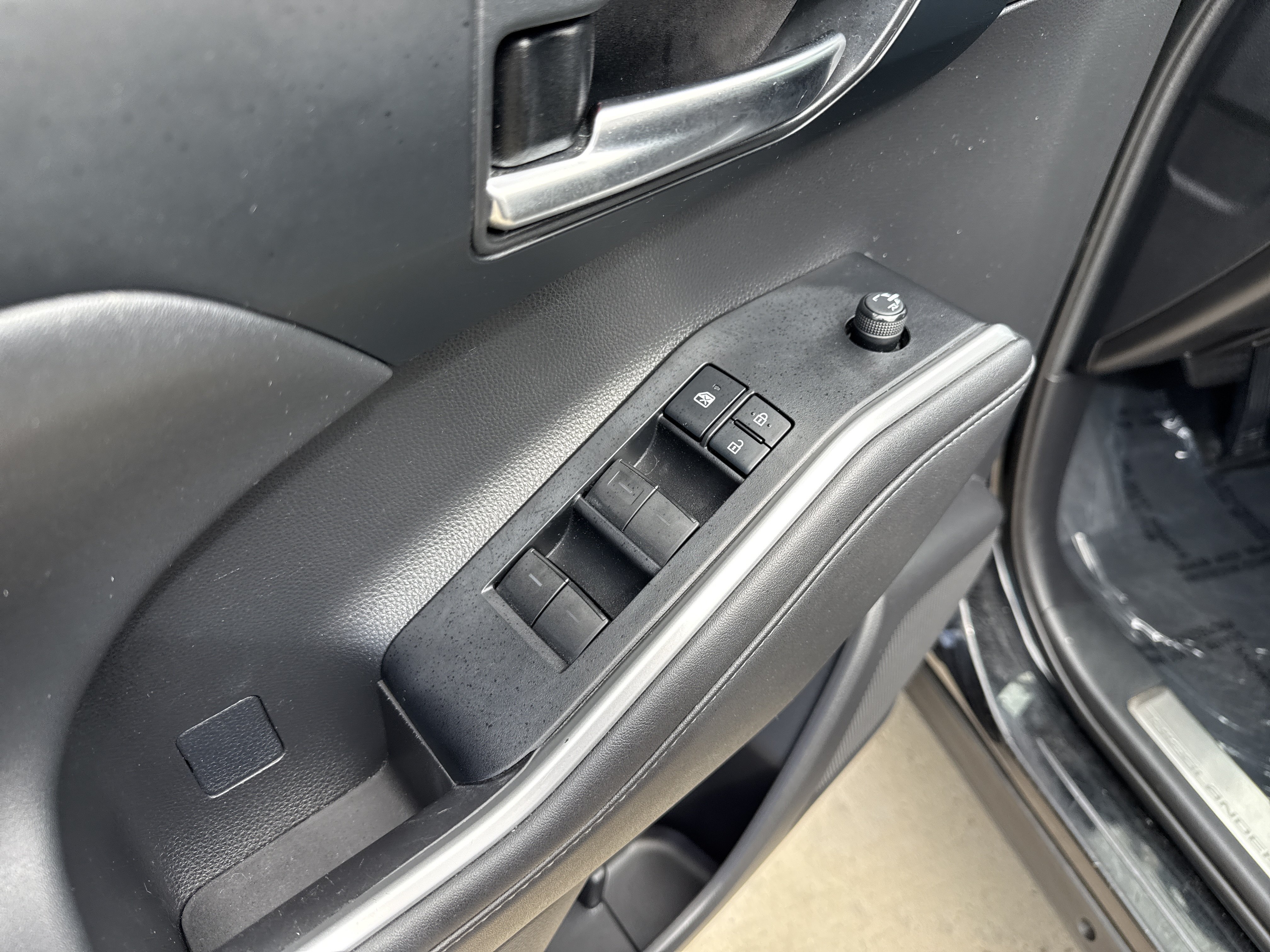 Used 2021 Toyota Highlander XSE AWD/4WD image 14