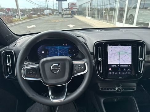 Certified 2025 Volvo XC40 B5 Plus AWD/4WD image 21