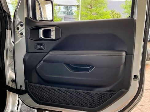 Used 2023 Jeep Wrangler Unlimited Sahara image 20