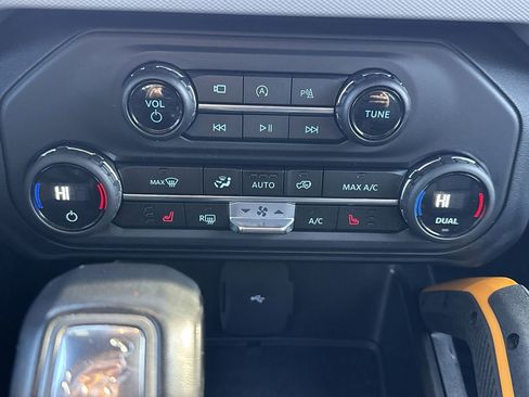 Used 2023 Ford Bronco Badlands image 16