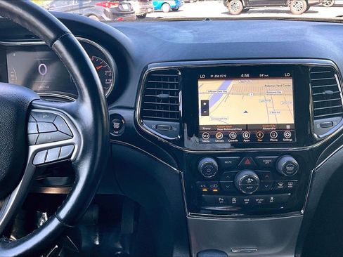 Used 2021 Jeep Grand Cherokee Limited image 6