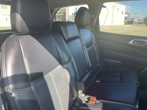 Used 2019 Nissan Pathfinder SL AWD/4WD image 14