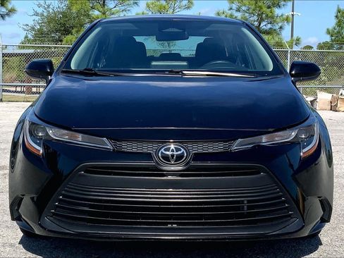 Used 2024 Toyota Corolla LE FWD image 4