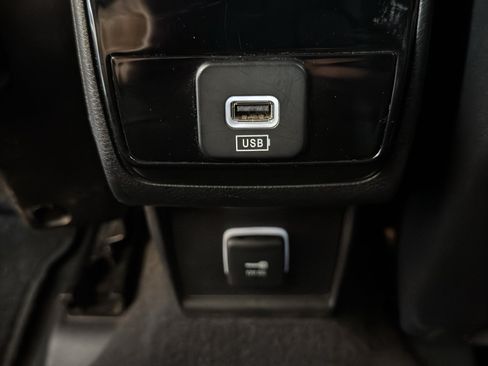 Used 2024 Jeep Compass Latitude AWD/4WD image 12