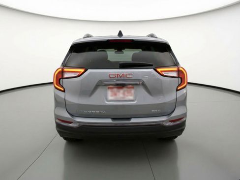 Used 2024 GMC Terrain SLT image 7
