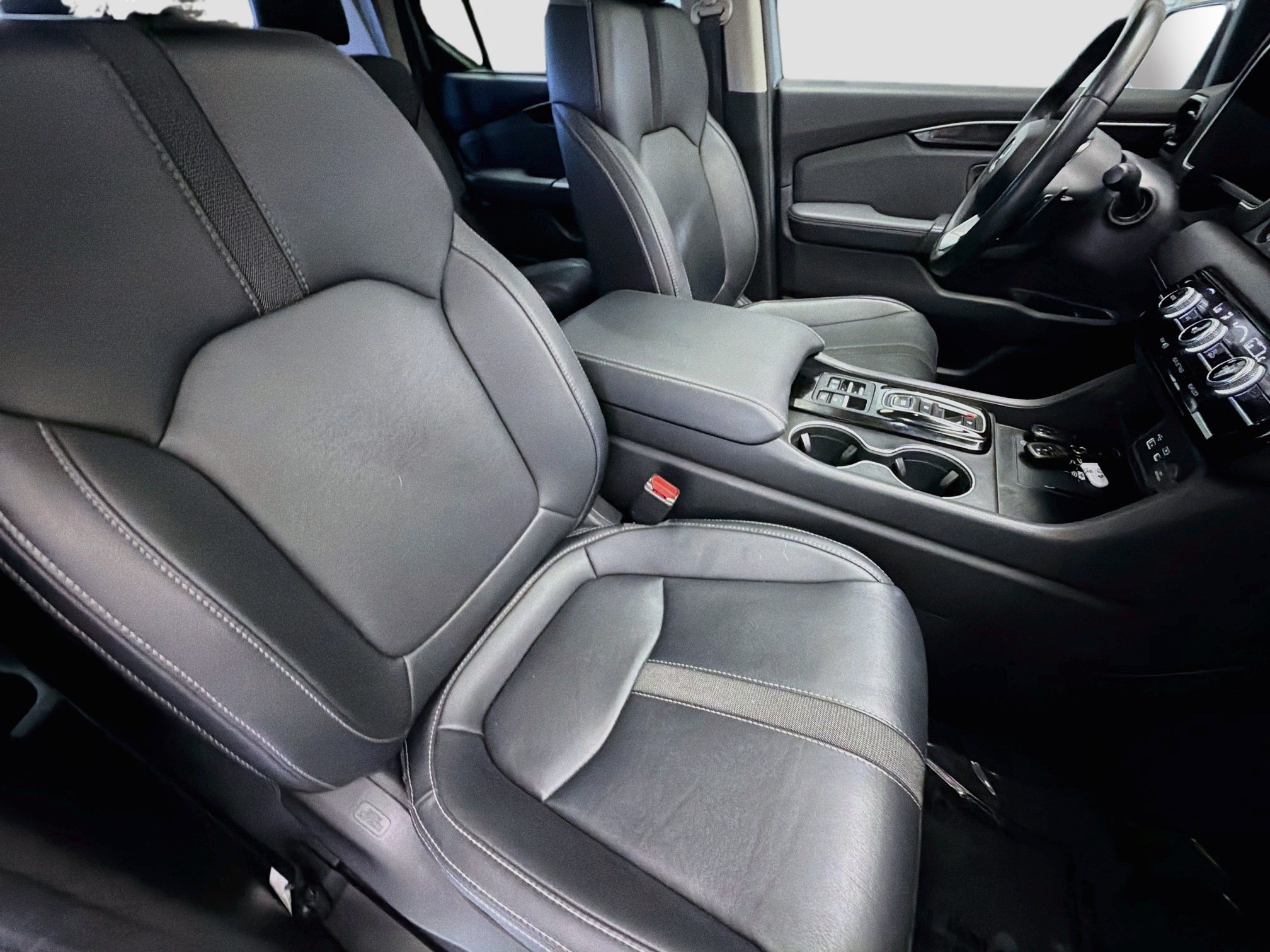Used 2024 Honda Pilot Touring image 15