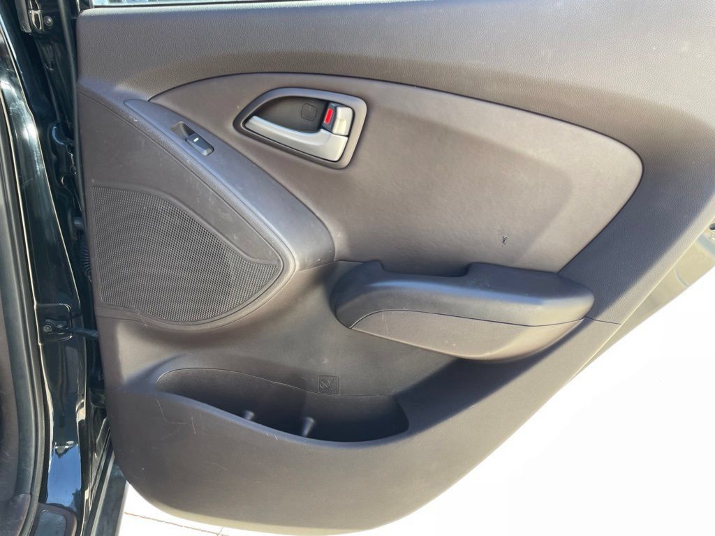 Used 2011 Hyundai Tucson Limited FWD image 22