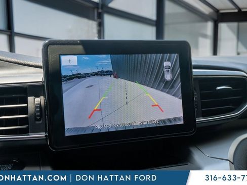 Used 2022 Ford Explorer XLT w/ Equipment Group 202A AWD/4WD image 18