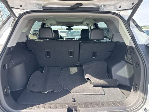 Used 2024 GMC Terrain SLT w/ Elevation Edition image 27