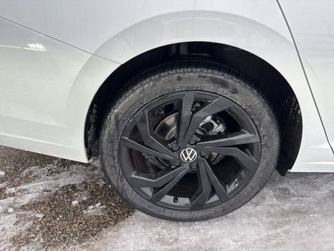 Used 2025 Volkswagen Jetta SE w/ Sunroof Package image 21