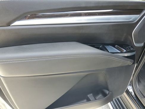 Certified 2025 Cadillac Escalade ESV Premium Luxury image 14