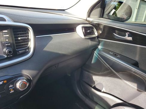 Used 2020 Kia Sorento L FWD image 24