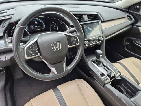 Used 2018 Honda Civic Touring image 2