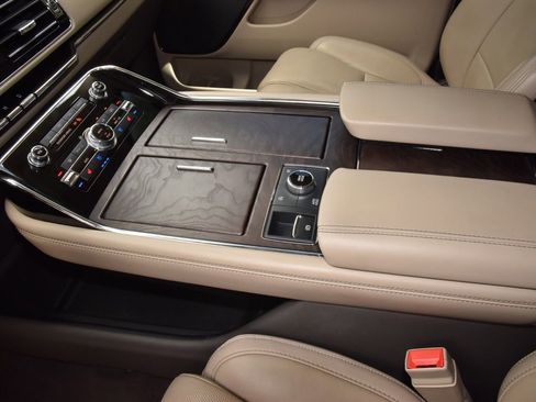 Used 2022 Lincoln Navigator Reserve AWD/4WD image 31