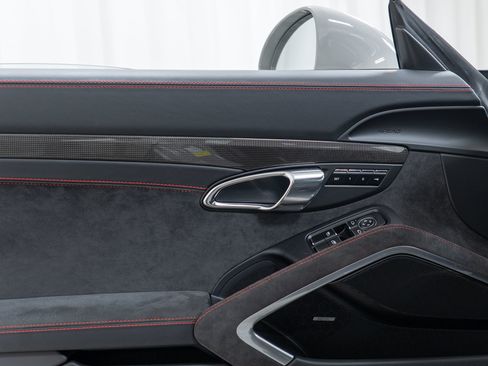Certified 2016 Porsche 911 Carrera GTS RWD image 17