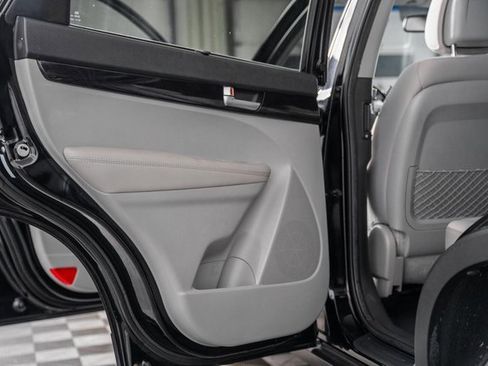 Used 2014 Kia Sorento LX w/ LX V6 Convenience Package image 38