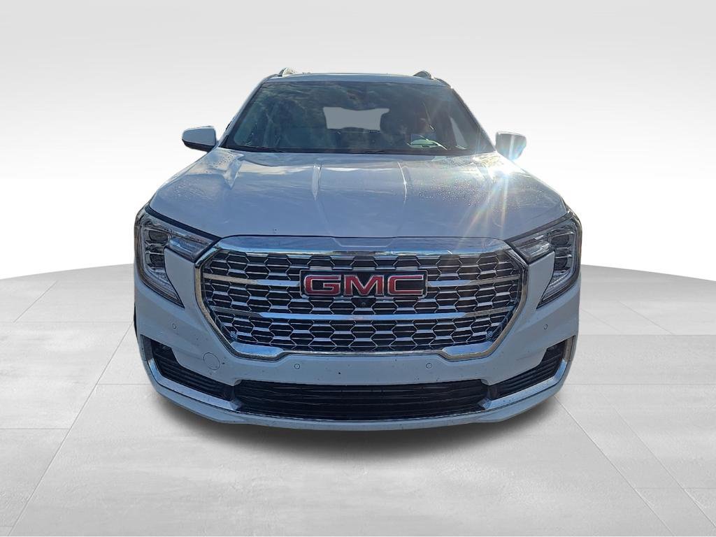 Certified 2024 GMC Terrain Denali w/ Denali Premium Package AWD/4WD image 8