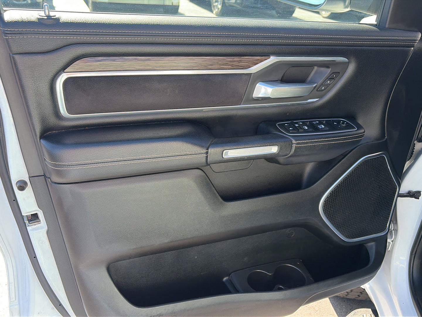 Used 2020 RAM 1500 Laramie AWD/4WD image 9