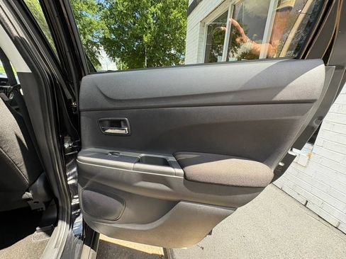 Used 2025 Mitsubishi Outlander Sport AWD image 18