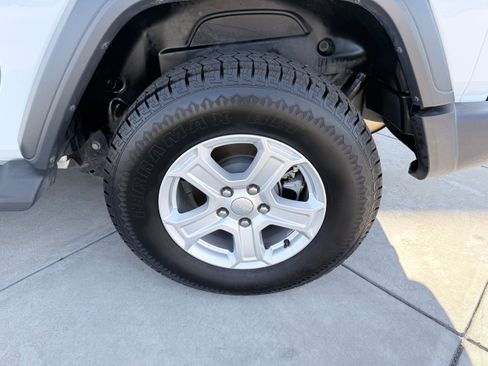 Used 2020 Jeep Wrangler Sport image 9