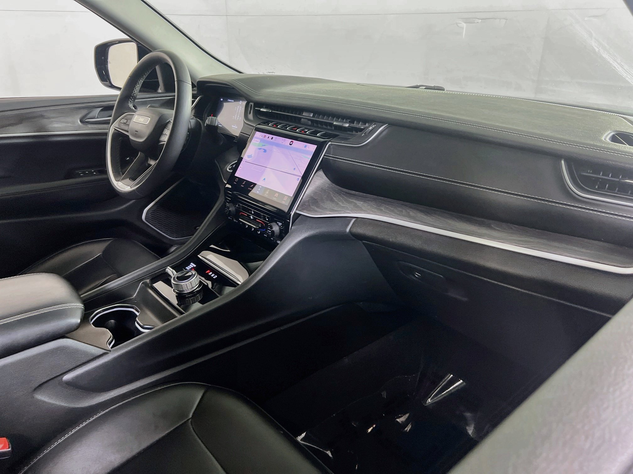 Used 2023 Jeep Grand Cherokee Limited AWD/4WD image 29