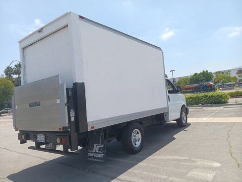 Used 2016 Chevrolet Express 3500 RWD image 8