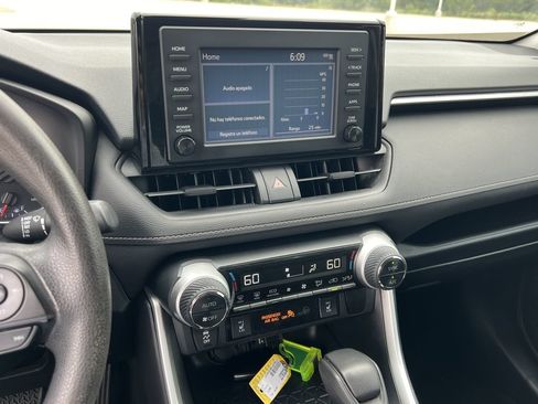 Used 2019 Toyota RAV4 XLE w/ Convenience Package FWD image 8