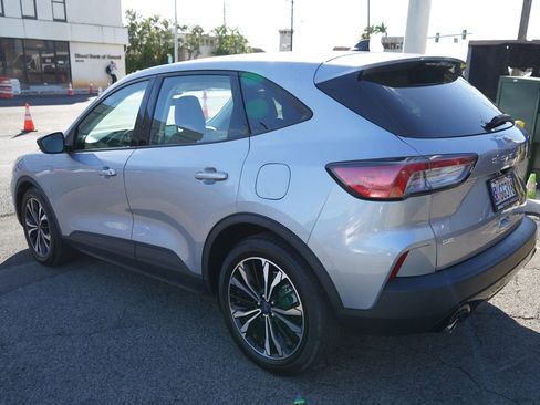 Used 2022 Ford Escape SE w/ SE Sport Appearance Package image 23