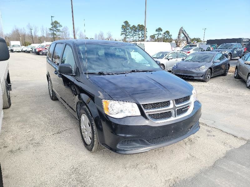 Used 2018 Dodge Grand Caravan SE w/ UConnect Hands-Free Group FWD image 2