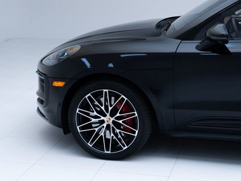 Certified 2025 Porsche Macan GTS image 11