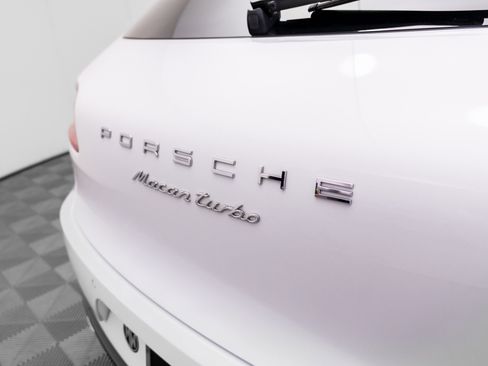 Used 2015 Porsche Macan Turbo AWD/4WD image 36