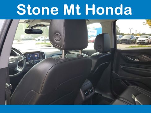 Used 2024 GMC Terrain SLT image 12