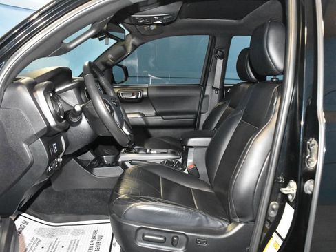 Used 2020 Toyota Tacoma TRD Off-Road image 6