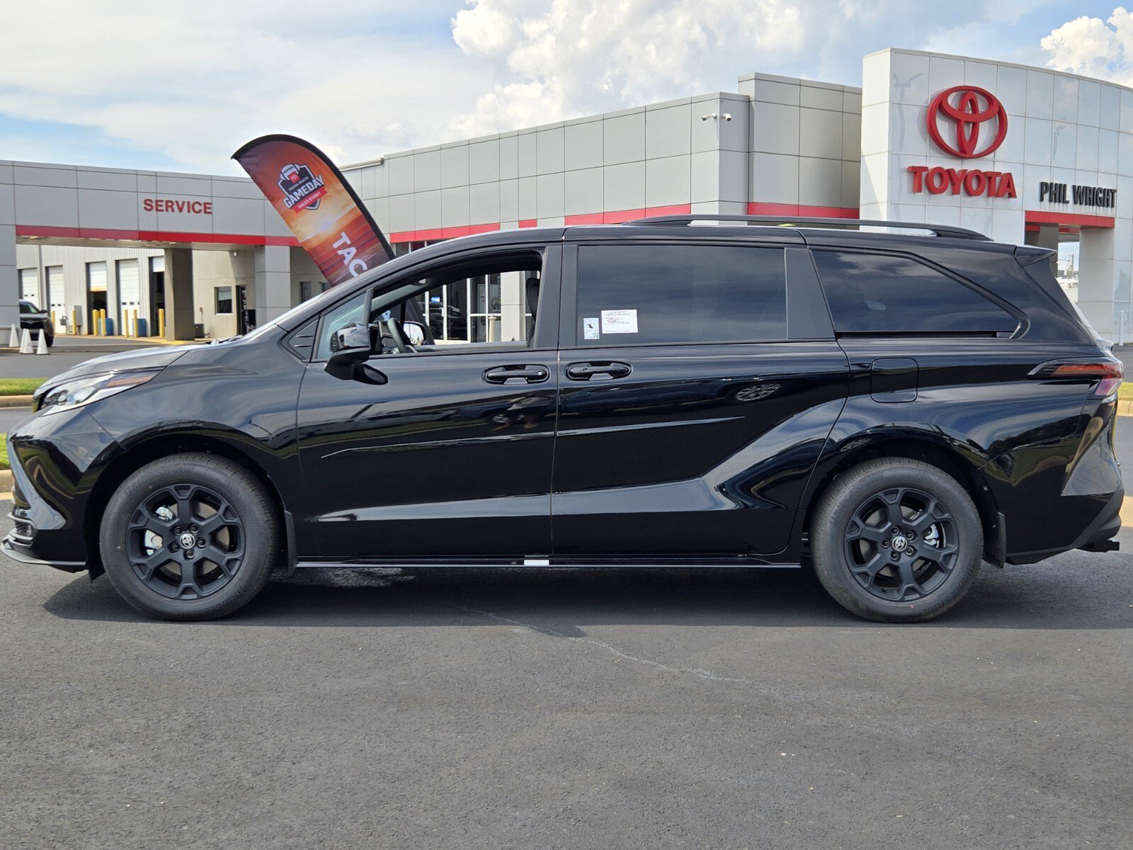 New 2026 Toyota Sienna XLE Woodland Edition AWD/4WD image 6