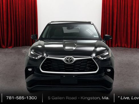 Certified 2024 Toyota Highlander XLE AWD/4WD image 2