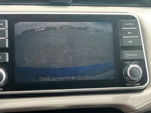 Used 2021 Nissan Versa SV FWD image 13