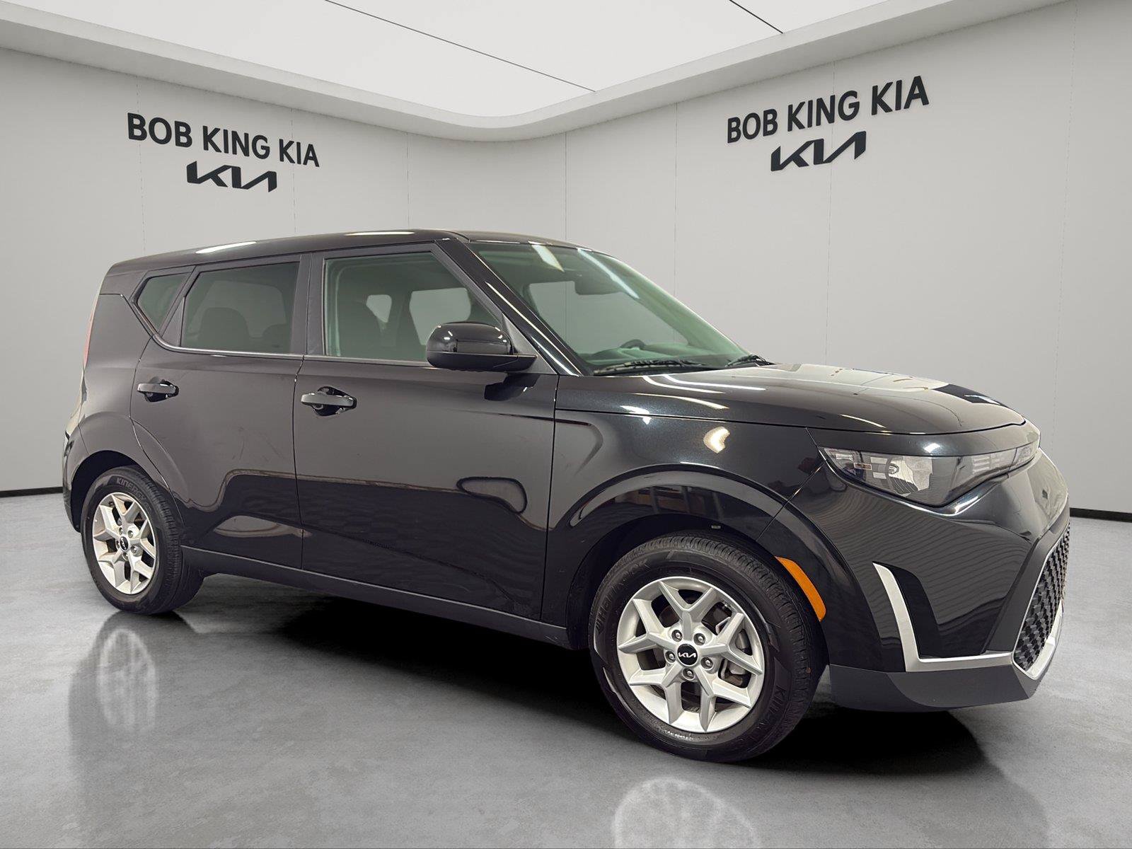 Used 2025 Kia Soul LX w/ LX Technology Package FWD image 7